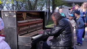 Man plays piano in street, people were shocked | Уличный пианист, музыка для души!