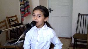 Анастасия поёт песенку из мультфильма "Анастасия"