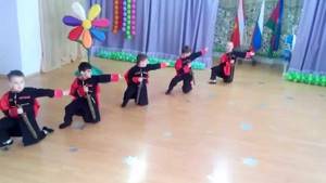 Танец для старших дошкольников "Казачата".