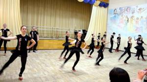 ВРАЩЕНИЯ и ПРИСЯДКИ на открытом занятии в Народном ансамбле танца РАДОСТЬ, г. Днепропетровск