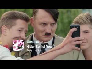 Кино и немцы: актер в образе Гитлера месяц путешествовал по Германии