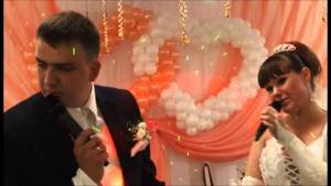 Жених и невеста классно поют для родителей красивую песню в кафе БарРакуда