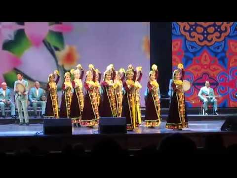 Ансамбли песни и танца «Узбекистон» и «Навбахор»