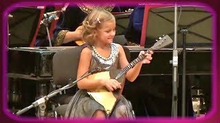 Anastasia Tyurina (7) performs "Valenki" on her balalaika (Анастасия Тюрина 2018)