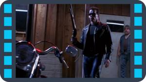 Т-800 забирает солнечные очки у байкера — «Терминатор 2: Судный день» (1991) сцена 2/10 HD