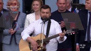 Глава ДНР Денис Пушилин спел на 5-летии Республики