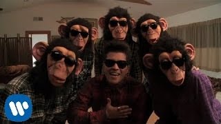 Клип на песню парни в масках обезьян