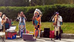"Полёт кондора" (El Condor Pasa) в исполнении уличных музыкантов-индейцев
