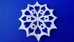 Как вырезать простую снежинку из бумаги. Новогодние поделки.Paper snowflakes handmade.