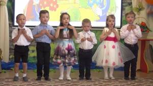 Малыши поздравляют выпускников Детские песни Выпускной в детском саду Children's song Голос дети
