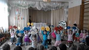 Кукольный спектакль "Колобок на новый лад". Детский сад №11"Ромашка" г.Красный Луч. Младшая группа.