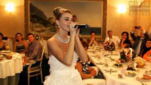 Невеста читает рэп на свадьбе в подарок жениху очень красиво
