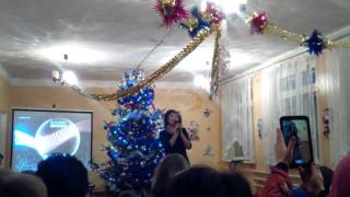 Сельская учительница спела песню Полины Гагариной