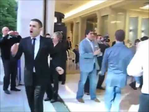 Медведев танцует под такого как Путин.mp4