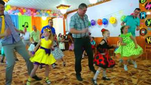 Танец пап и дочерей - я люблю Буги-Вуги 💃🕺 Стиляги на утреннике в детском саду