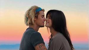 Selena Gomez ft. Justin Bieber - Can't Steal Our Love