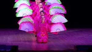 Китайский танец с веерами