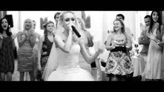 Невеста читает рэп жениху на свадьбе