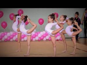 Первые, в жизни малышей, детские групповые выступления по художественной гимнастике