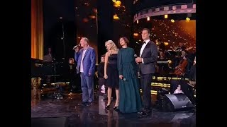 Фёдор Добронравов и бэк-вокал – "Там, где клён шумит"