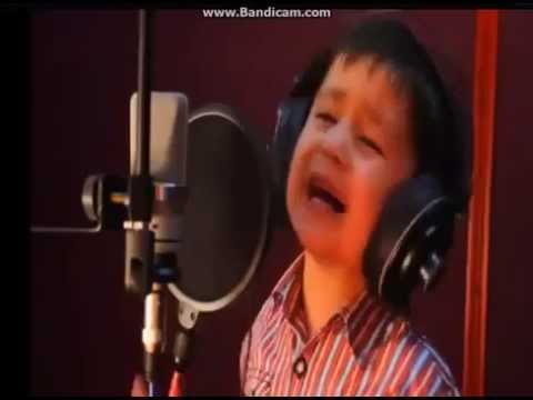 Мальчик из Афганистана поет на фарси песню Далера Назарова