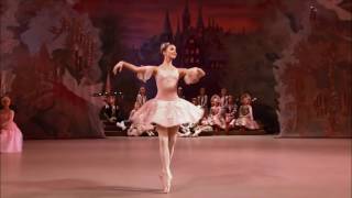 Фрагментом музыки чайковского из балета щелкунчик