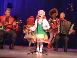 Алинка поёт русские народные песни