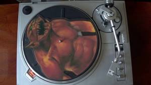 Слушаем винил Metallica Jump In The Fire 7" Shaped Picture Vinyl listening