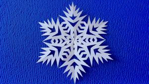 Как красиво вырезать снежинку из бумаги.Снежинка из бумаги просто. Paper Snowflake Tutorial