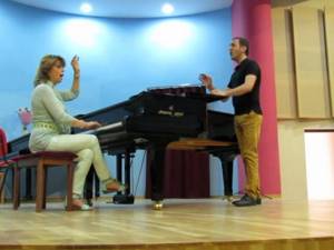 Российская оперная певица Любовь Казарновская проводит мастер-класс.