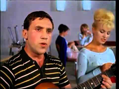 «Песня о старом доме на Новом Арбате» из фильма «Саша–Сашенька», 1966 год, поёт неизвестный артист